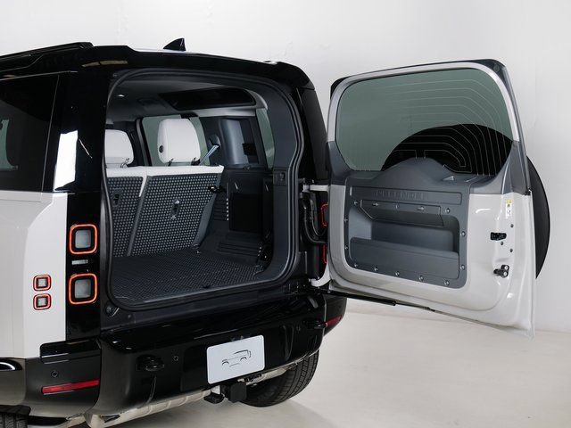 New 2026 Land Rover Defender 110 X-Dynamic SE AWD/4WD image 31
