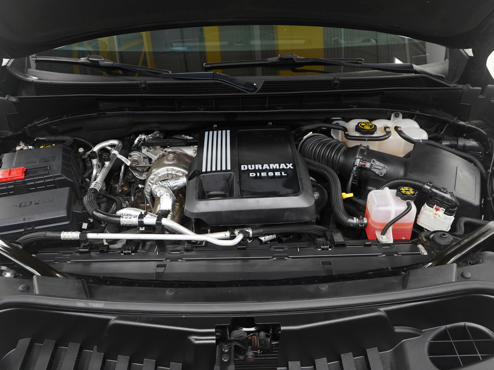 Used 2023 GMC Yukon XL SLT w/ SLT Premium Package image 34