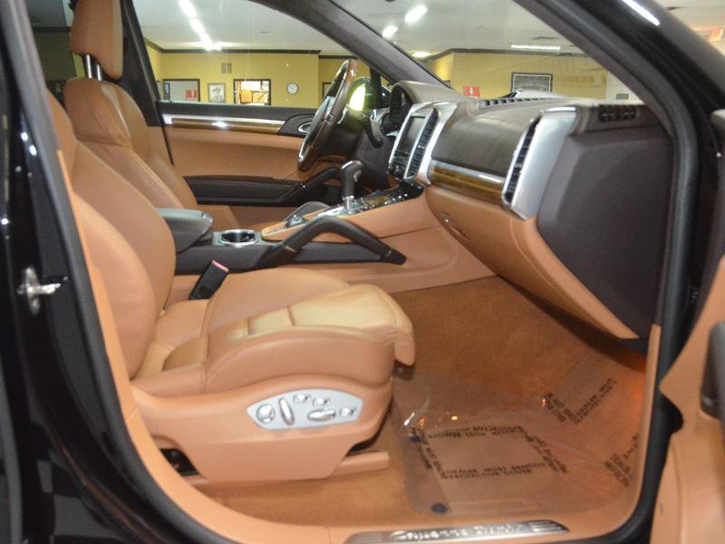 Used 2014 Porsche Cayenne Turbo w/ Comfort Plus Package (PU4) image 22