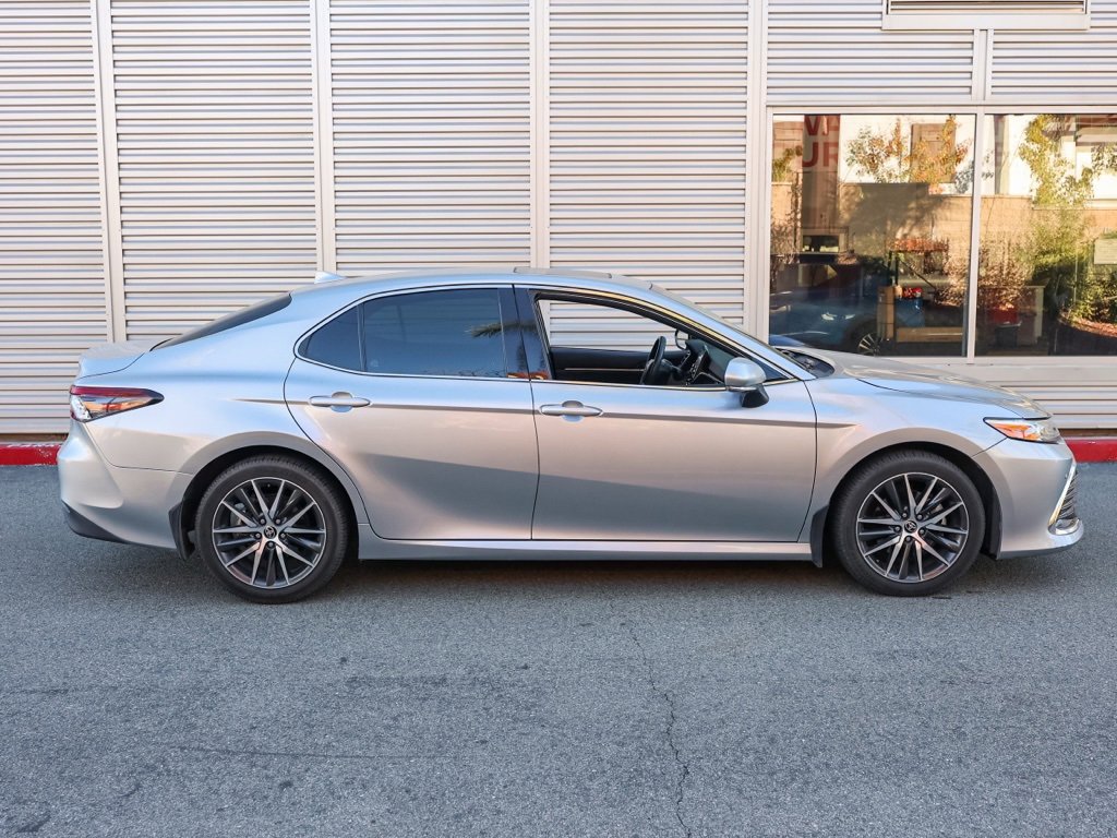 Used 2022 Toyota Camry XLE image 3