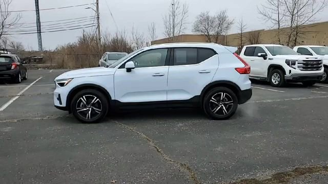 Used 2025 Volvo XC40 B5 Core image 5