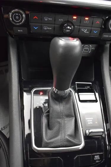 Used 2024 Jeep Compass Limited image 35