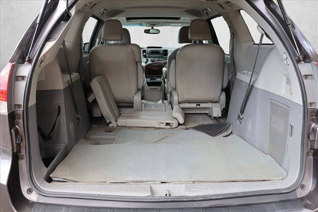 Used 2012 Toyota Sienna XLE FWD image 26