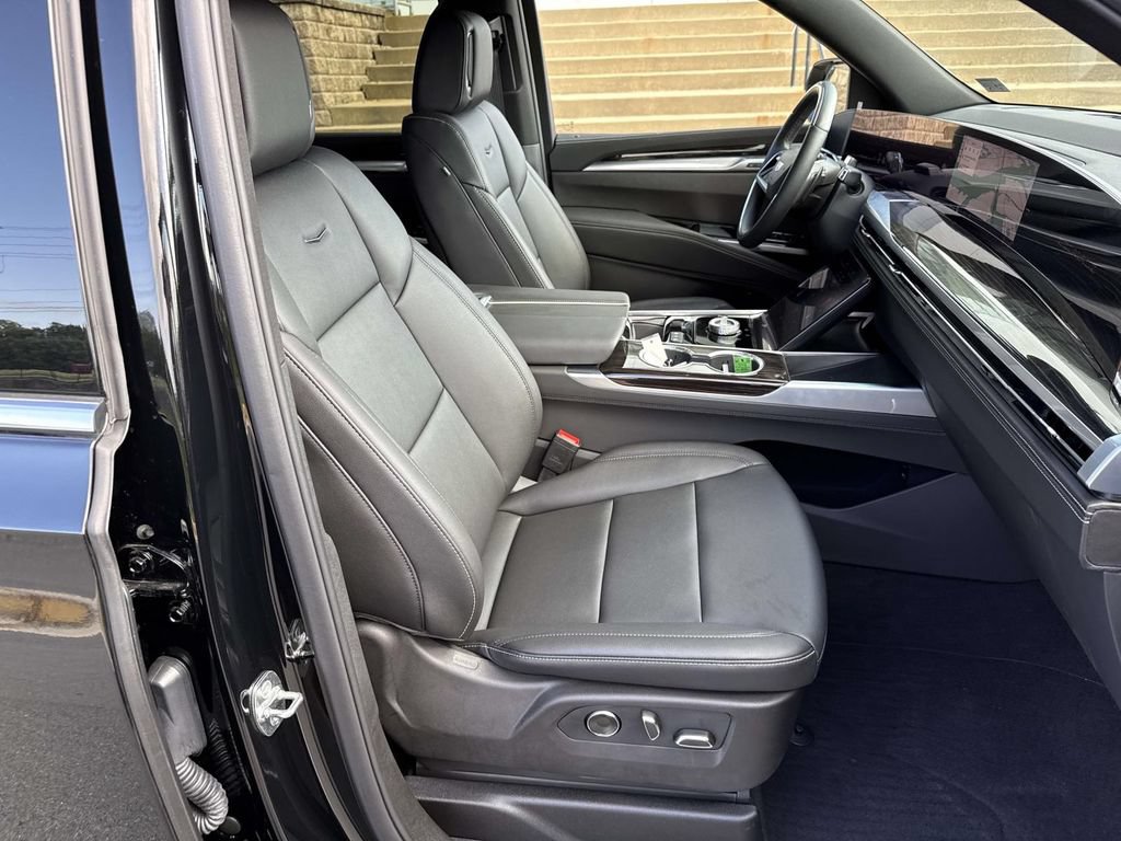 Used 2026 Cadillac Escalade ESV 4WD image 7