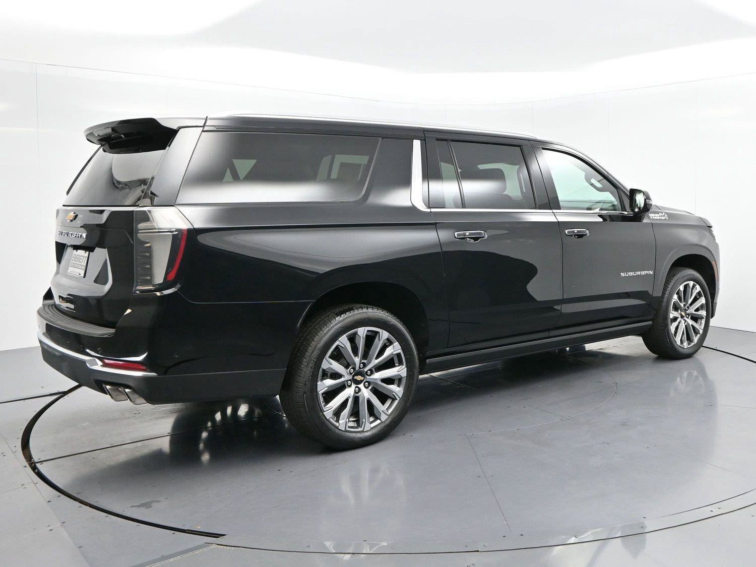 Used 2025 Chevrolet Suburban High Country AWD/4WD image 7