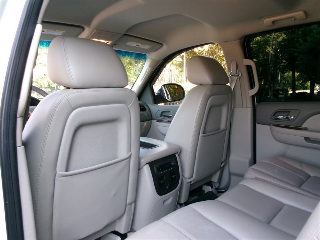 Used 2011 Chevrolet Avalanche LT RWD image 25