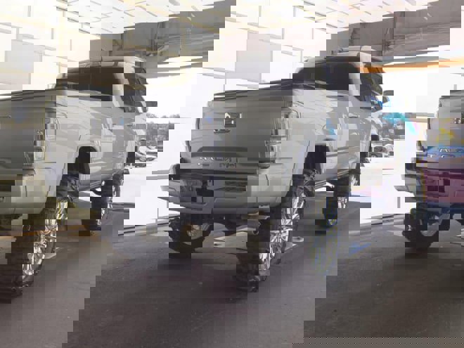 Used 2017 Toyota Tacoma SR5 w/ Tow Package image 4