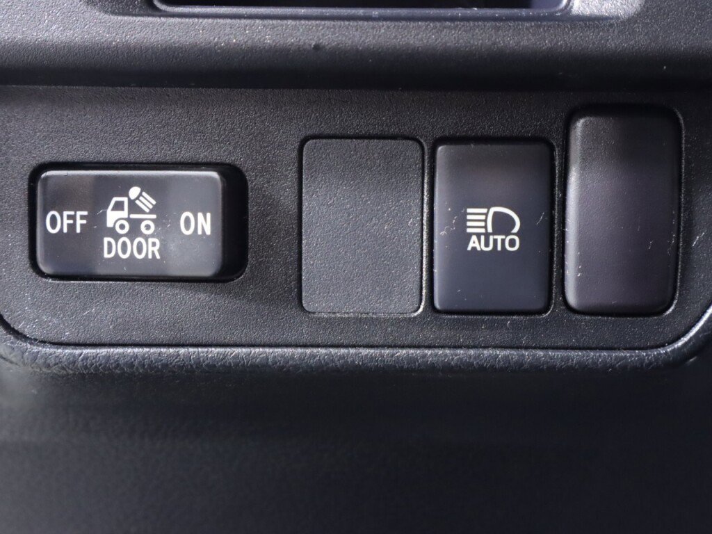 Used 2018 Toyota Tacoma SR5 image 10