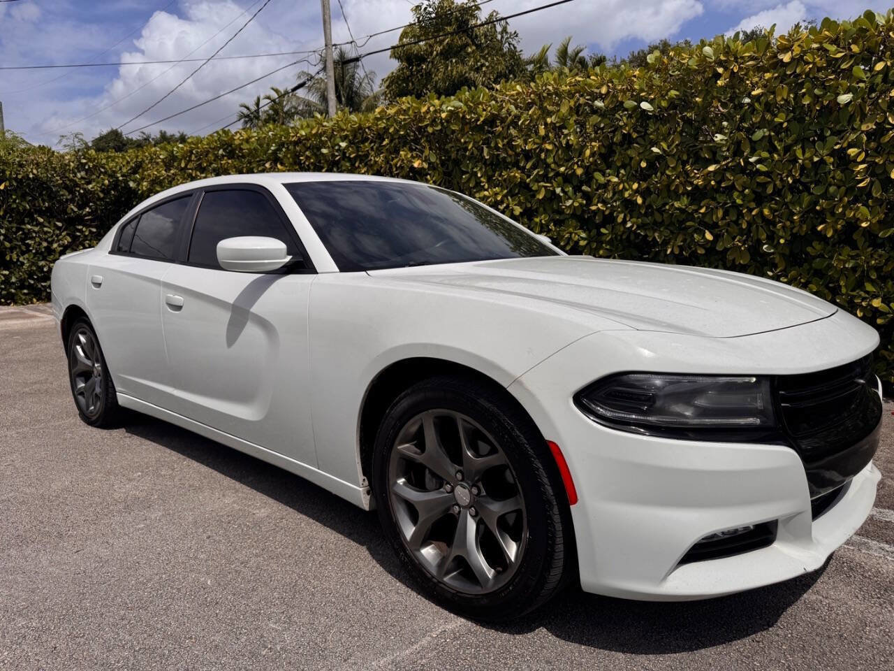 Used 2015 Dodge Charger SXT image 2