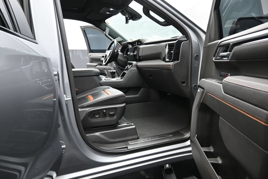 Used 2025 GMC Sierra 1500 AT4 w/ AT4 Premium Package AWD/4WD image 16