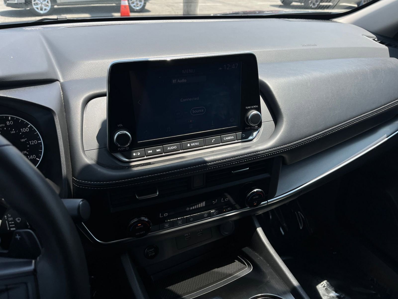 Used 2025 Nissan Rogue SV FWD image 17