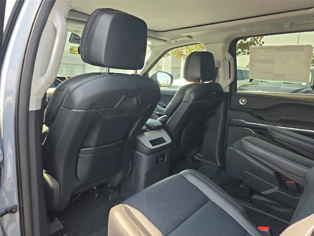 New 2027 Lincoln Navigator Reserve RWD image 13