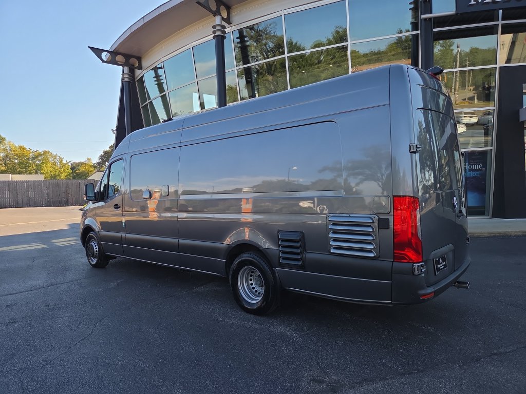 Used 2022 Mercedes-Benz Sprinter 4500 image 5