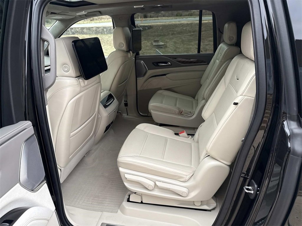 Used 2022 Cadillac Escalade ESV Premium Luxury Platinum image 19