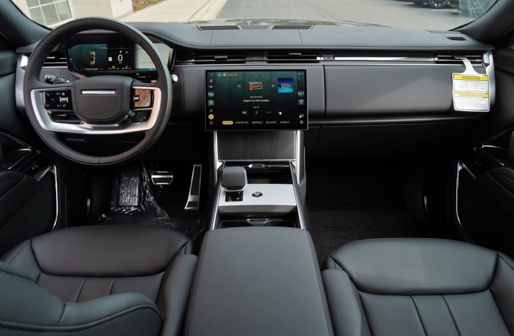 New 2026 Land Rover Range Rover Long Wheelbase SE AWD/4WD image 9