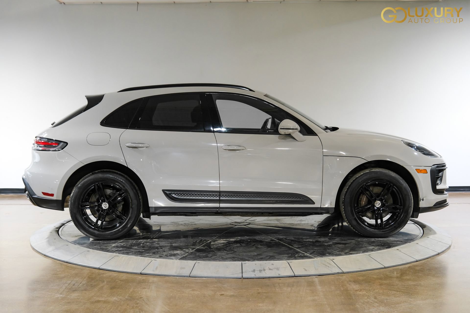 Used 2023 Porsche Macan AWD/4WD image 9