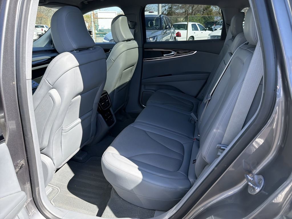 Used 2022 Lincoln Nautilus Reserve w/ Cargo Utility Package AWD/4WD image 13