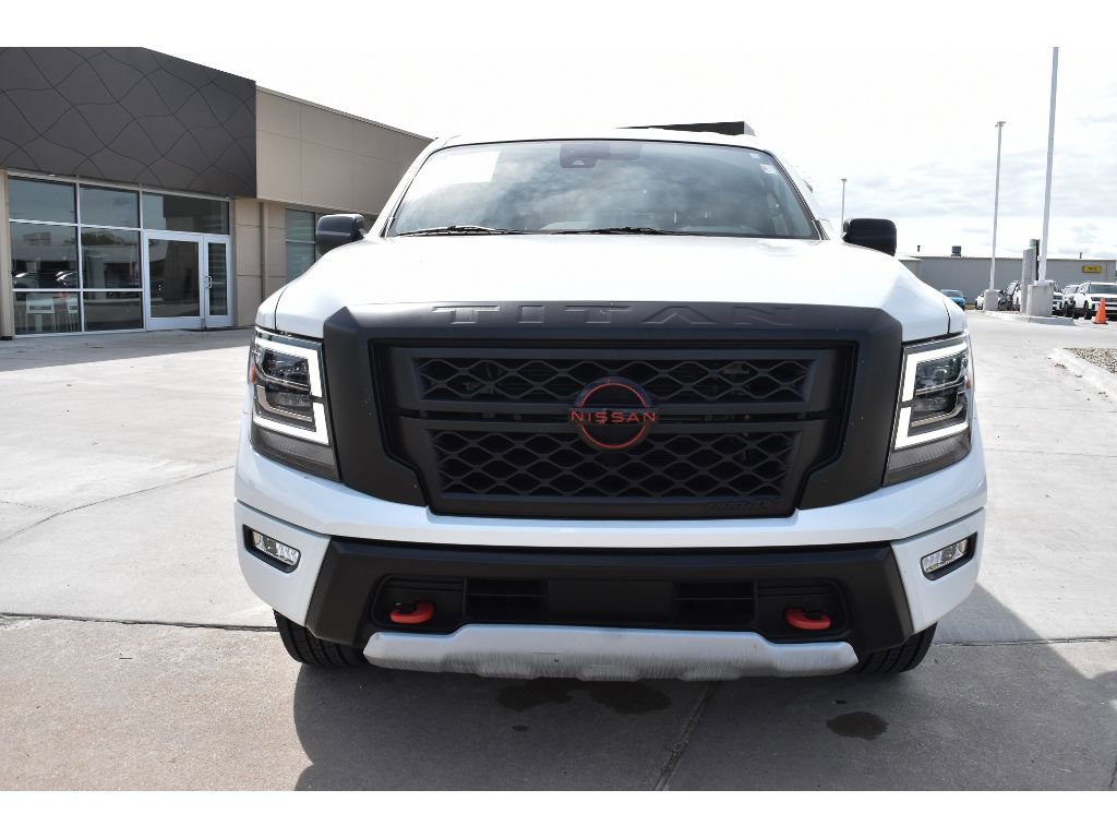 Used 2024 Nissan Titan PRO-4X image 8