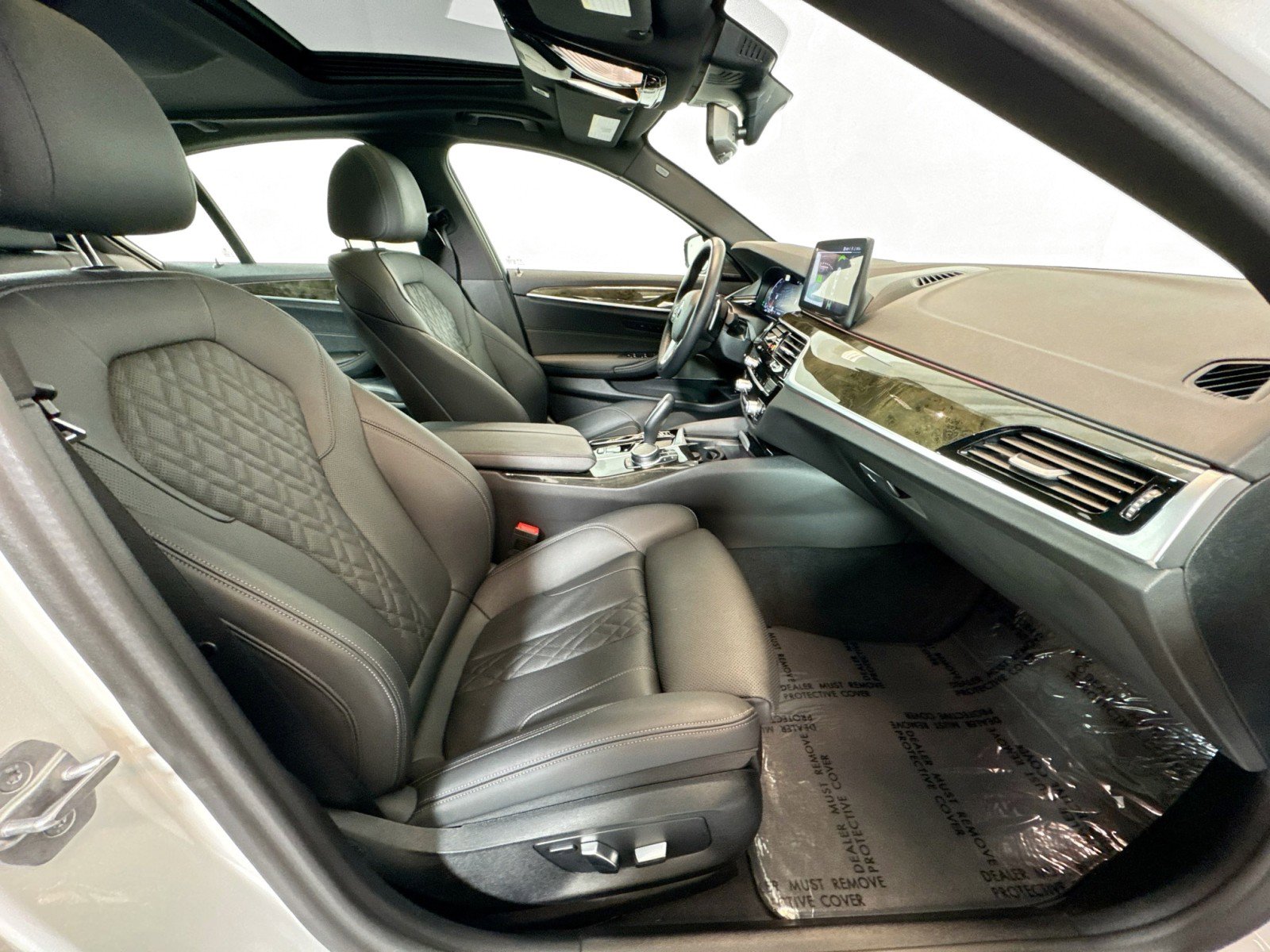 Used 2023 BMW 540i w/ Premium Package image 27