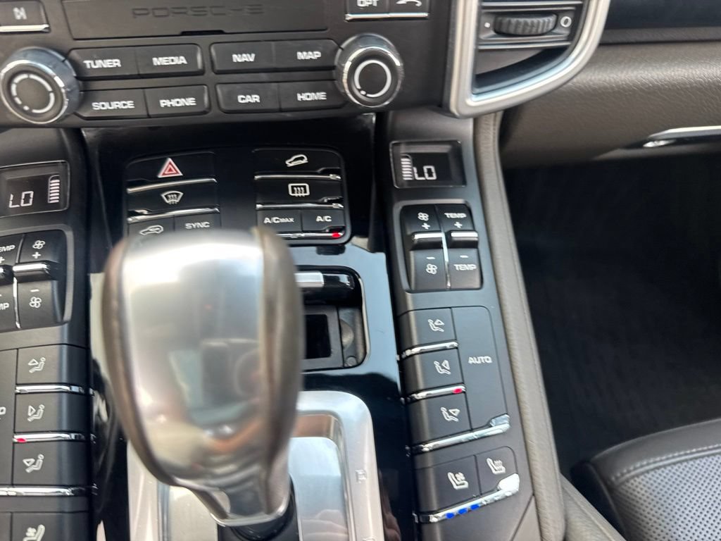 Used 2017 Porsche Cayenne Platinum Edition AWD/4WD image 43