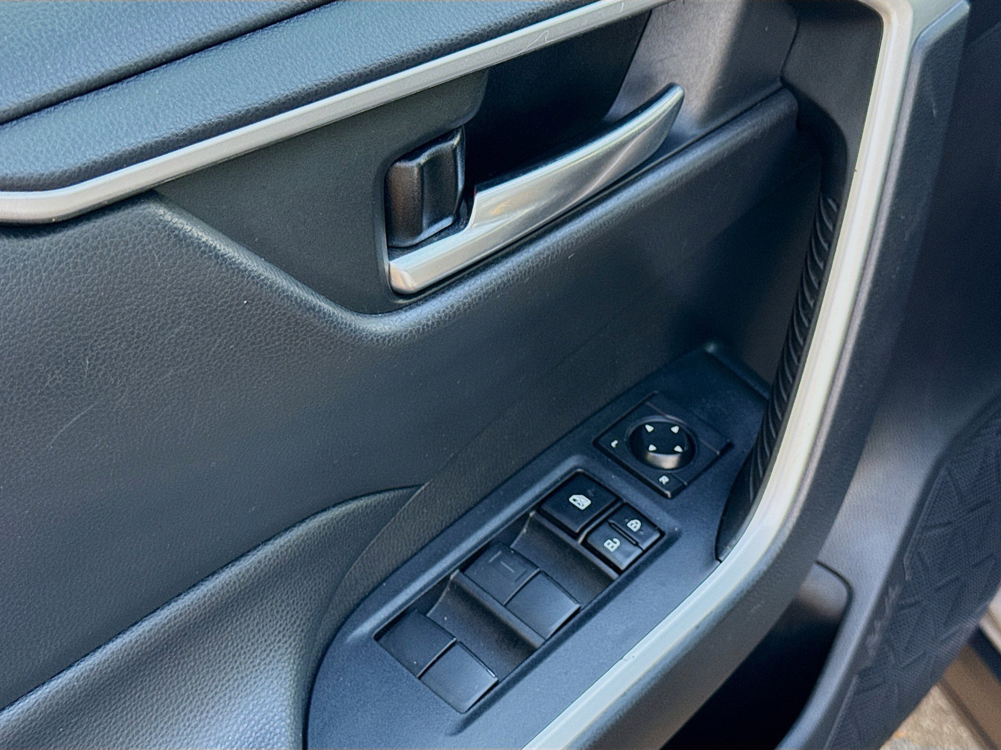 Used 2021 Toyota RAV4 XLE image 21