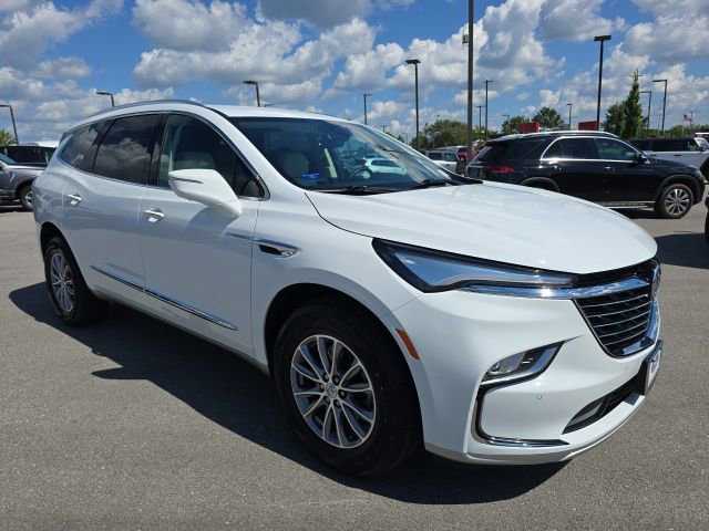 Used 2024 Buick Enclave Essence w/ Technology Package image 7