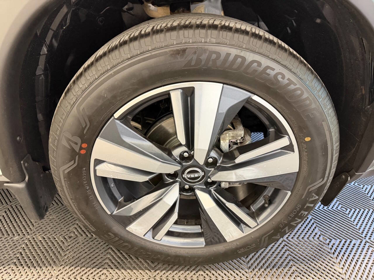 Used 2023 Nissan Rogue Platinum AWD/4WD image 36