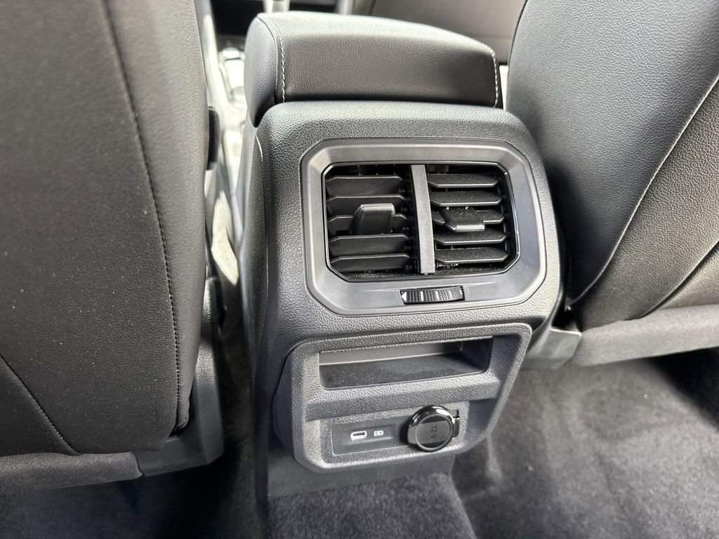Used 2023 Volkswagen Tiguan SE R-Line image 37