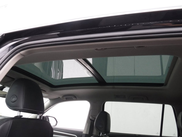 Used 2021 Volkswagen Atlas SE w/ Panoramic Sunroof Package image 14