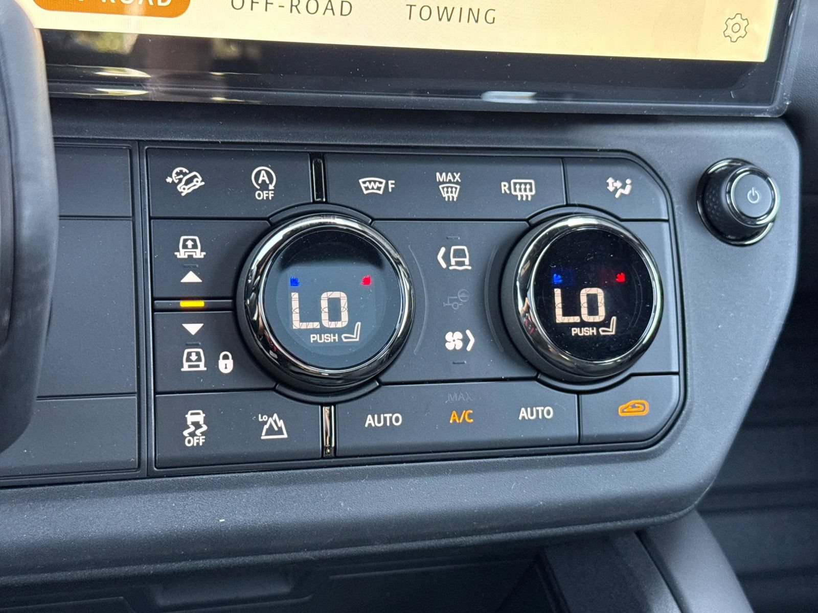 New 2026 Land Rover Defender 110 OCTA AWD/4WD image 21