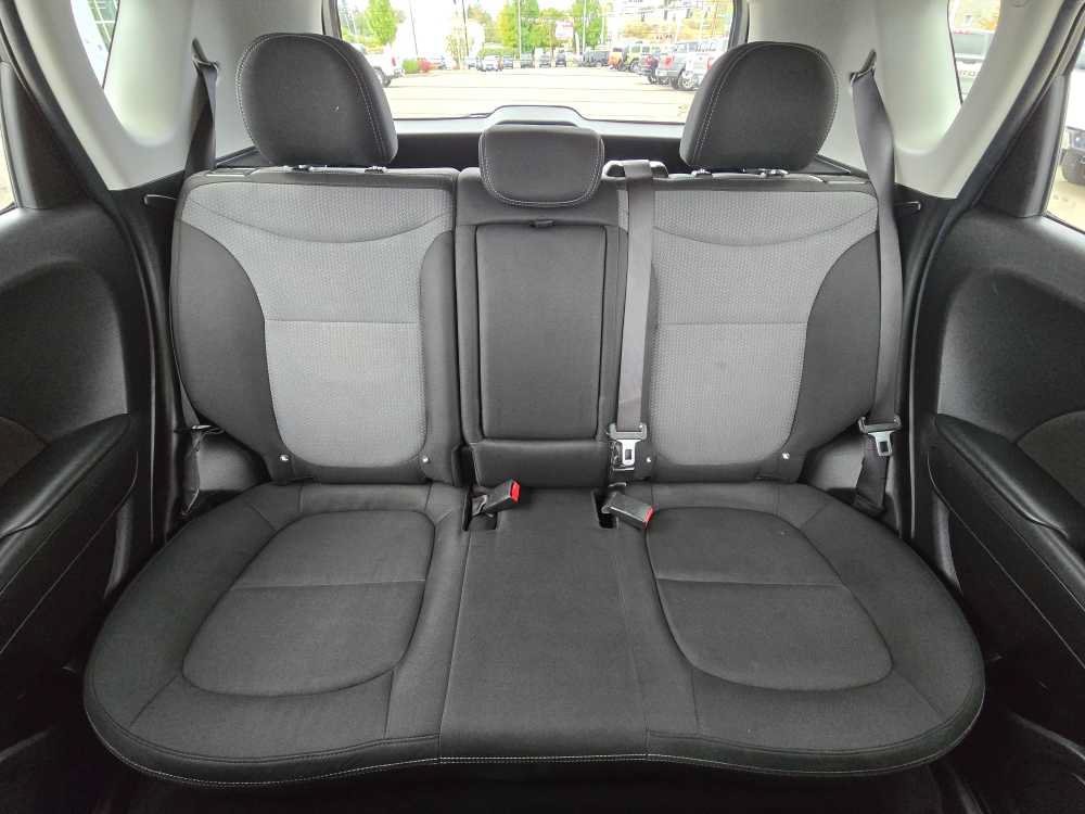 Used 2017 Kia Soul + FWD image 17