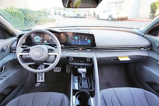 New 2026 Hyundai Elantra Sport FWD image 21