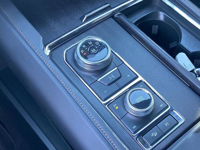 Used 2024 Ford Expedition Platinum image 11