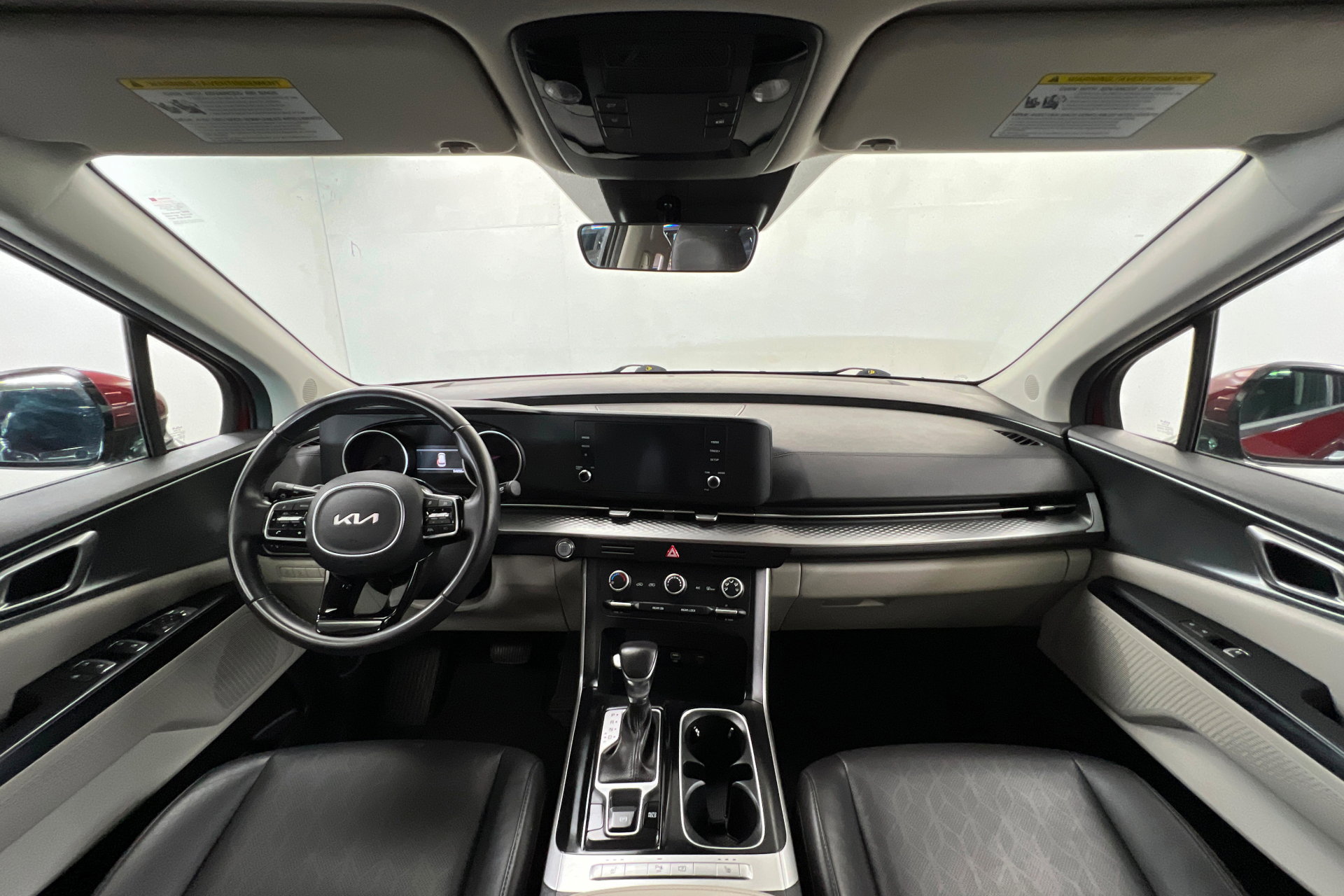 Used 2024 Kia Carnival LX image 10