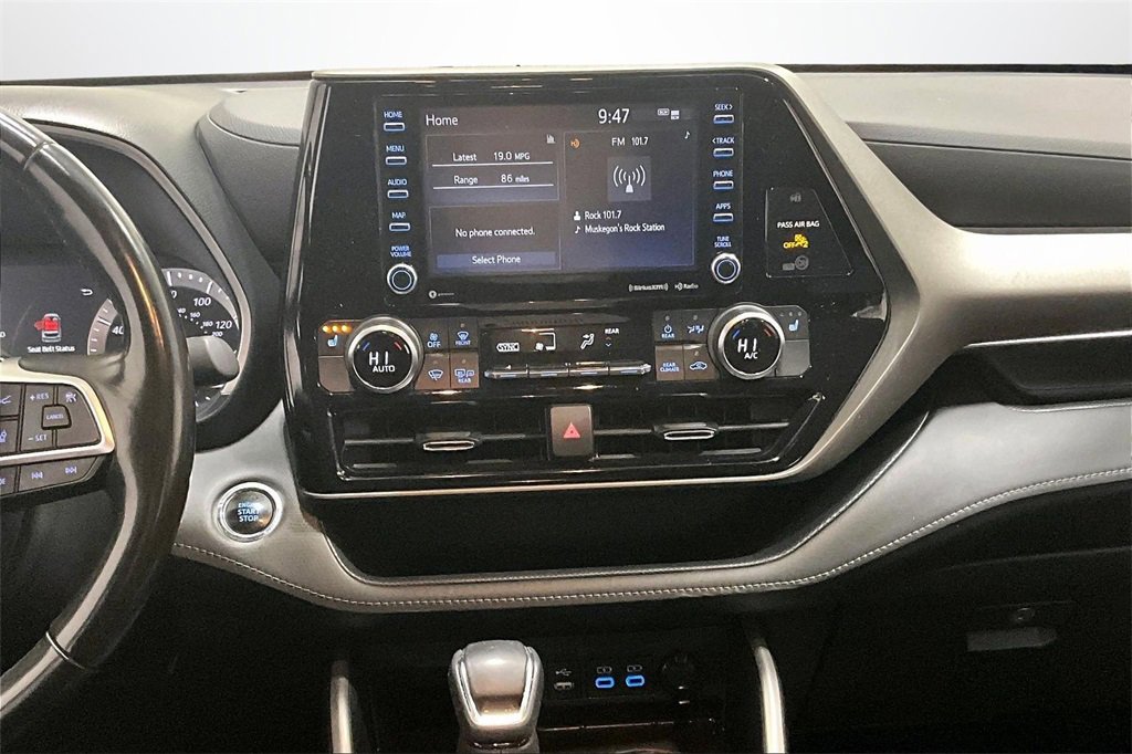 Used 2022 Toyota Highlander XLE image 9