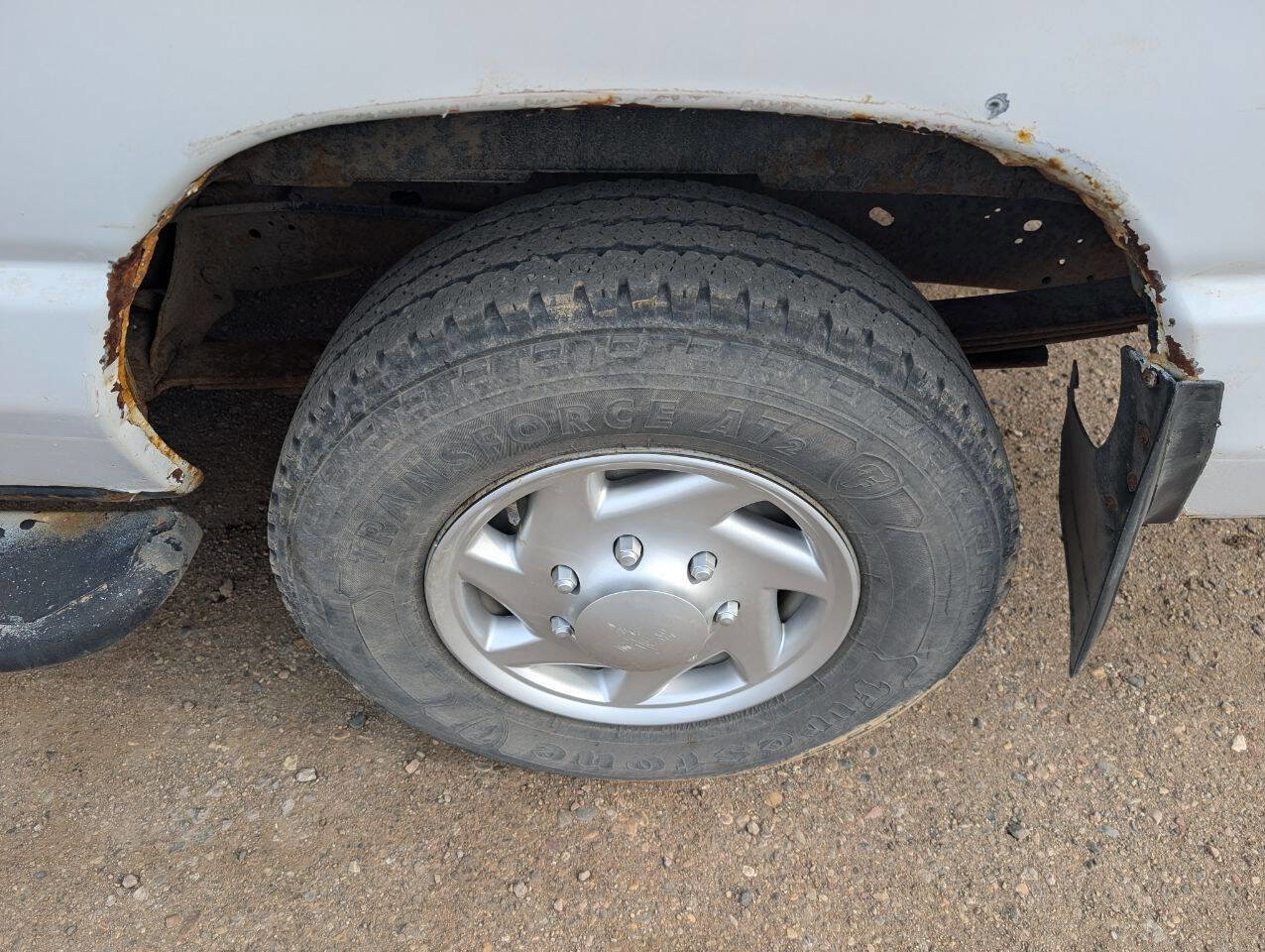 Used 2010 Ford E-250 and Econoline 250 RWD image 11