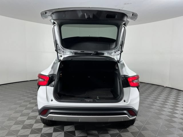 Used 2024 Chevrolet Trax LT w/ Driver Confidence Package FWD image 44