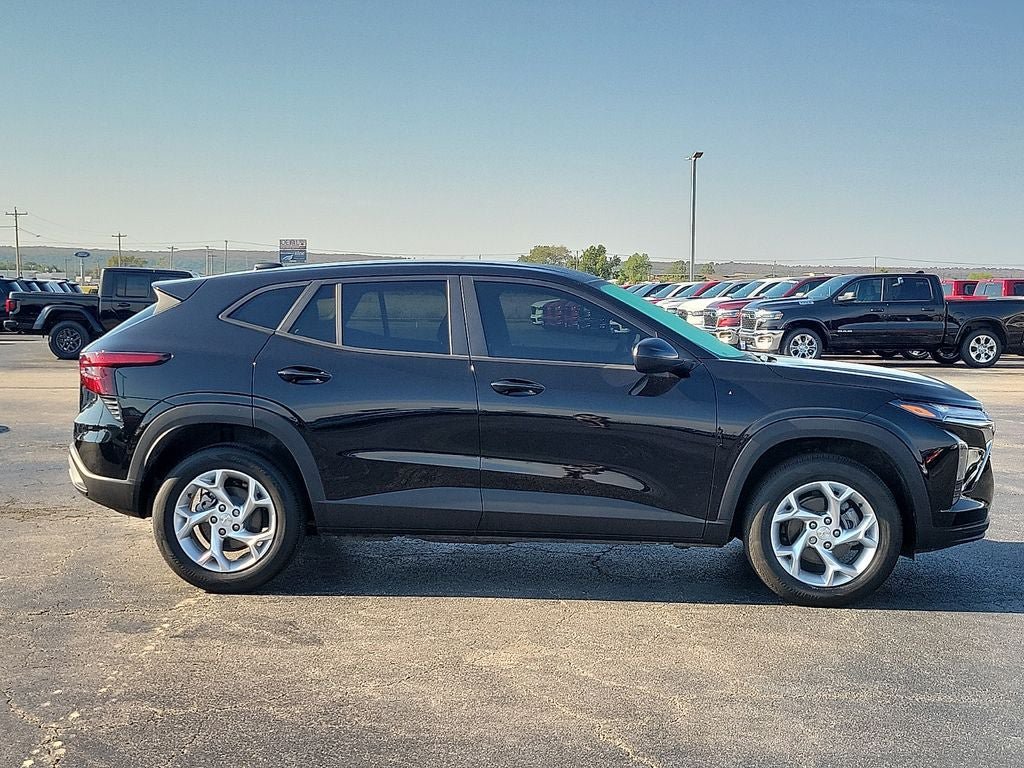 Used 2026 Chevrolet Trax LS w/ LS Convenience Package FWD image 6