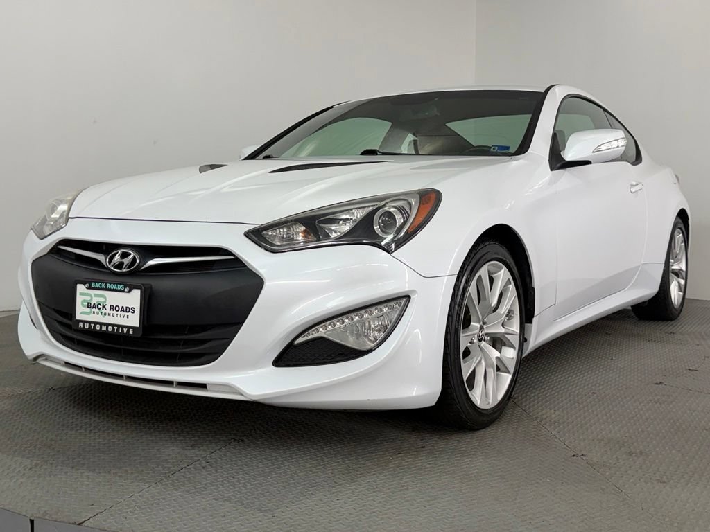 Used 2015 Hyundai Genesis 3.8 RWD image 3
