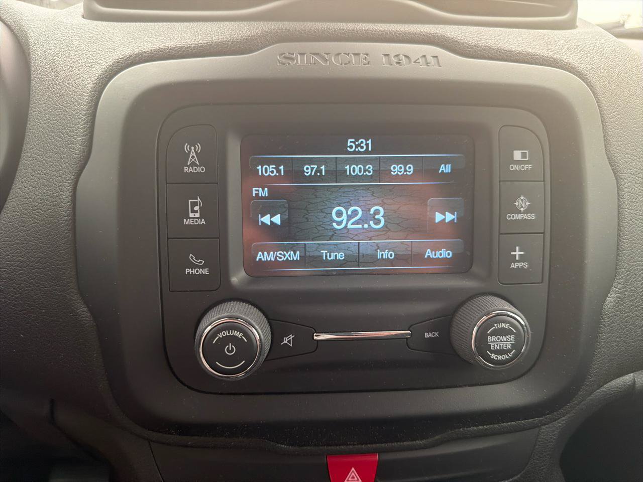 Used 2016 Jeep Renegade Latitude FWD image 26