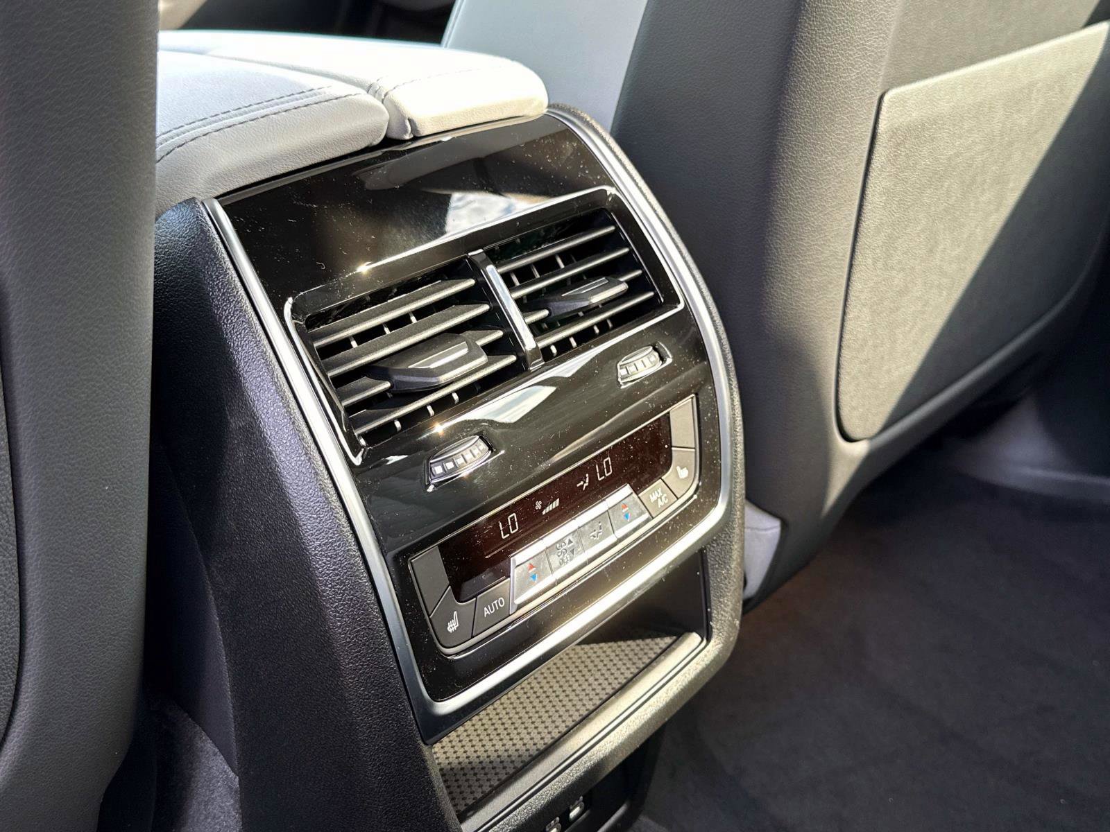 New 2026 BMW X7 xDrive40i w/ Premium Package image 13