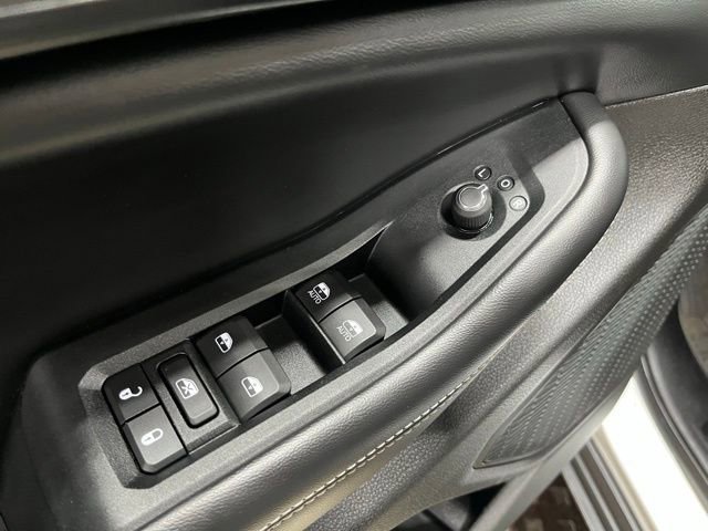 Used 2023 Jeep Grand Cherokee Altitude image 19