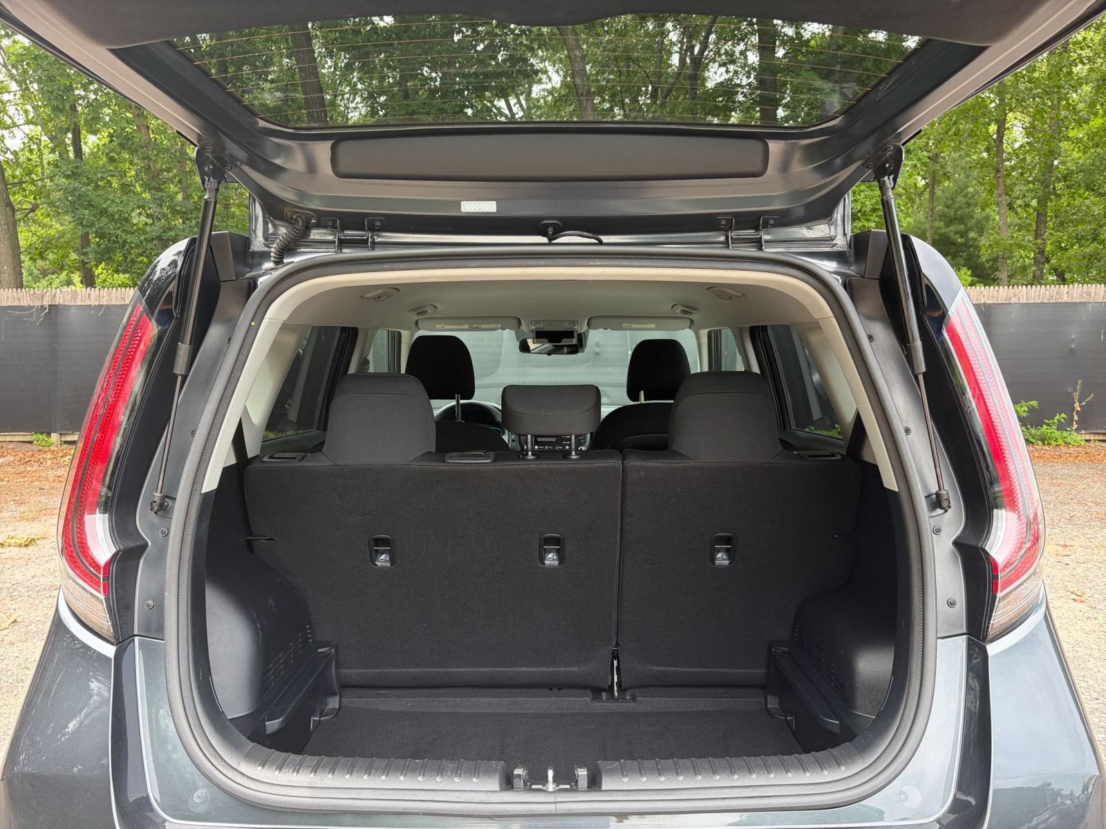 Used 2025 Kia Soul LX w/ LX Technology Package FWD image 29