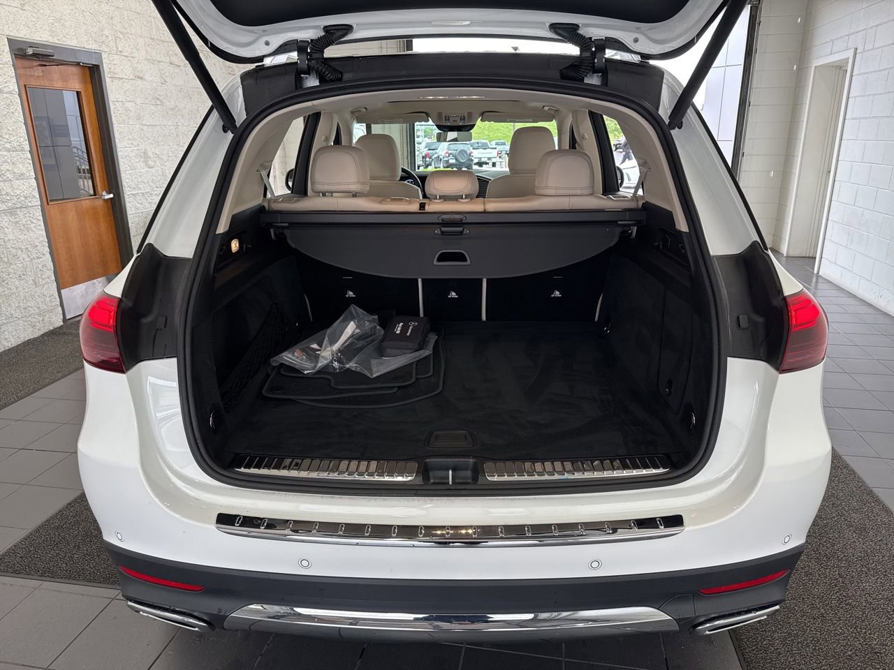 Used 2025 Mercedes-Benz GLE 350 4MATIC image 9