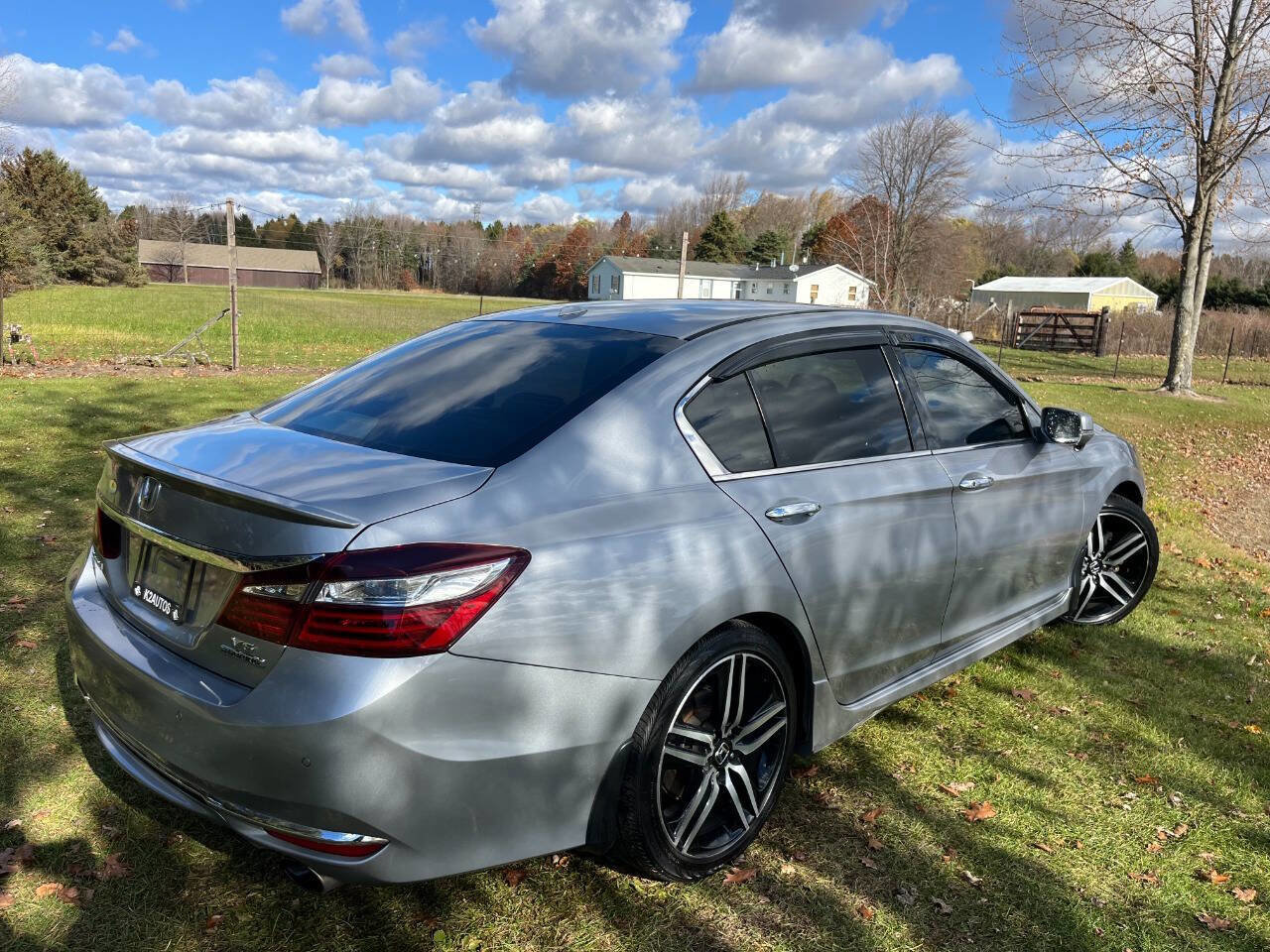Used 2017 Honda Accord Touring image 10