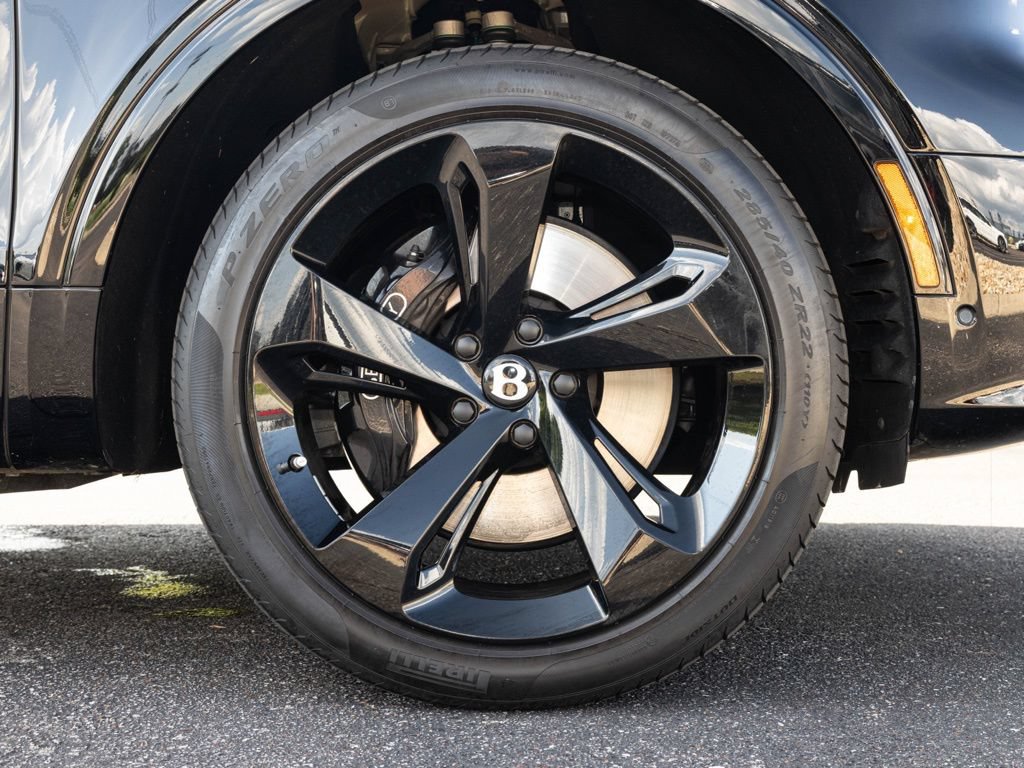 Used 2025 Bentley Bentayga AWD/4WD image 84