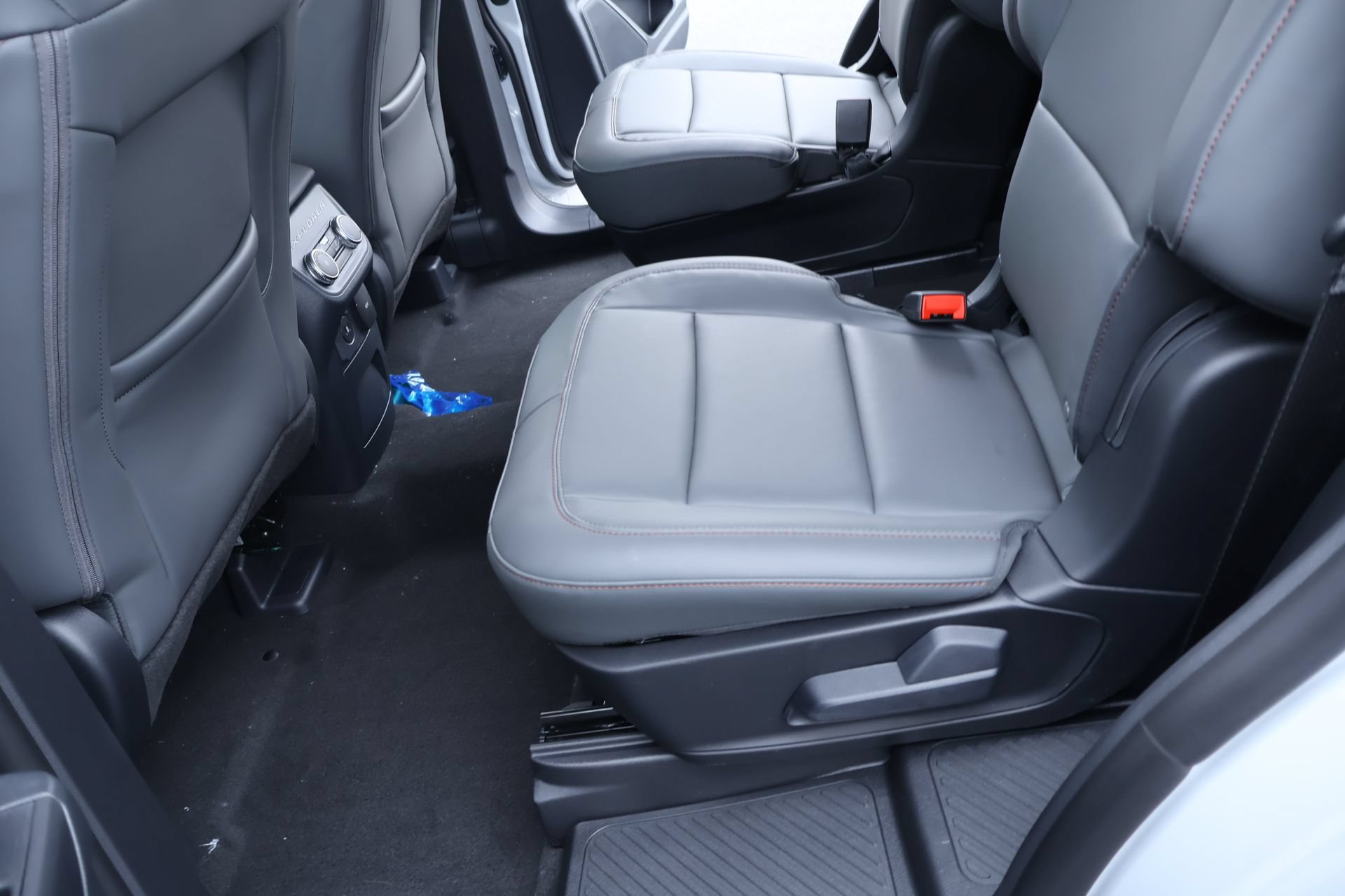 New 2026 Ford Explorer Active w/ Active Comfort Package AWD/4WD image 13