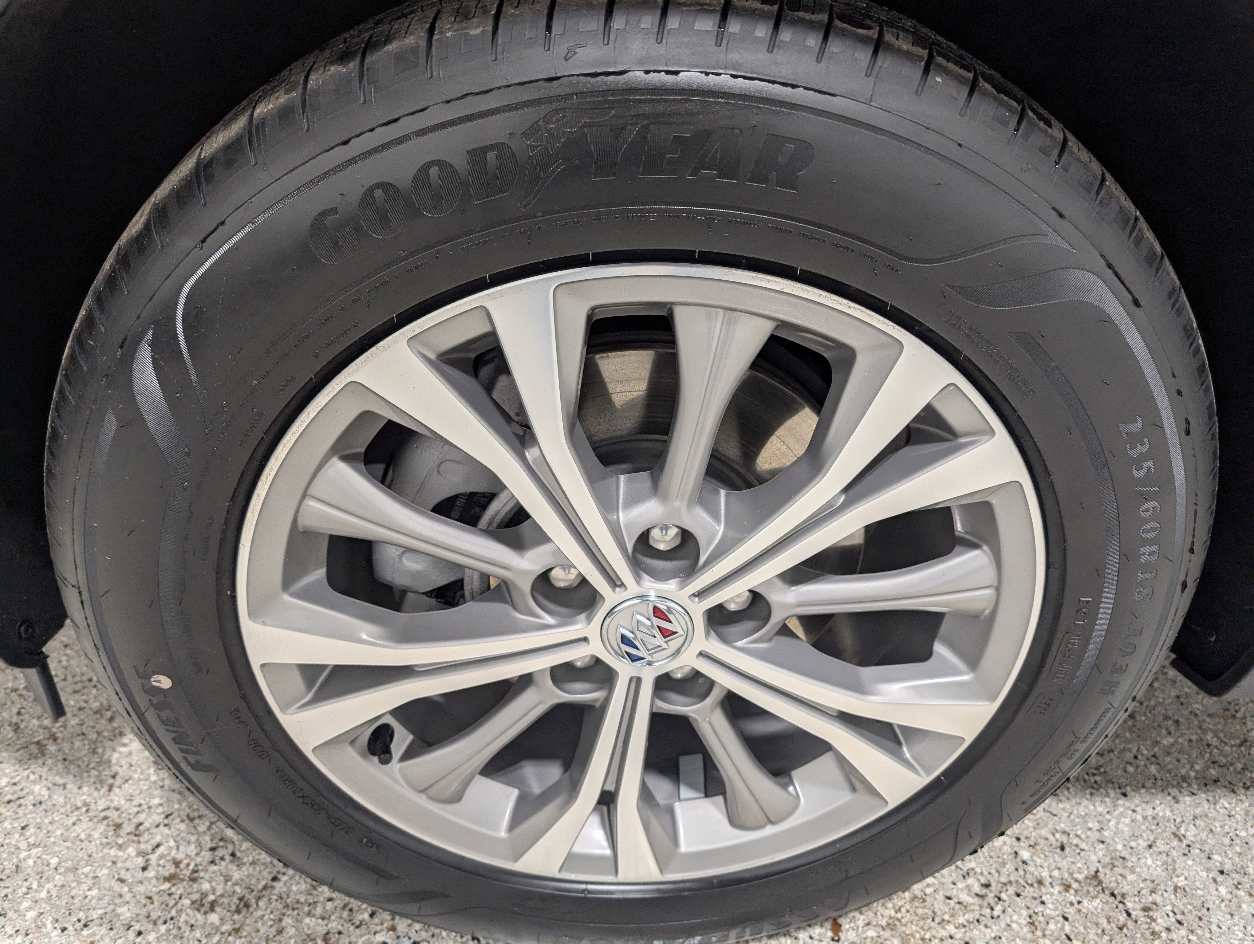 Used 2023 Buick Envision Preferred image 9