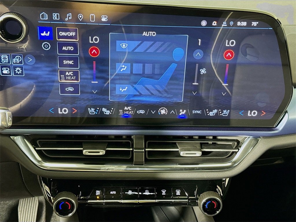 New 2025 Chevrolet Equinox EV LT w/ Convenience Package II image 10