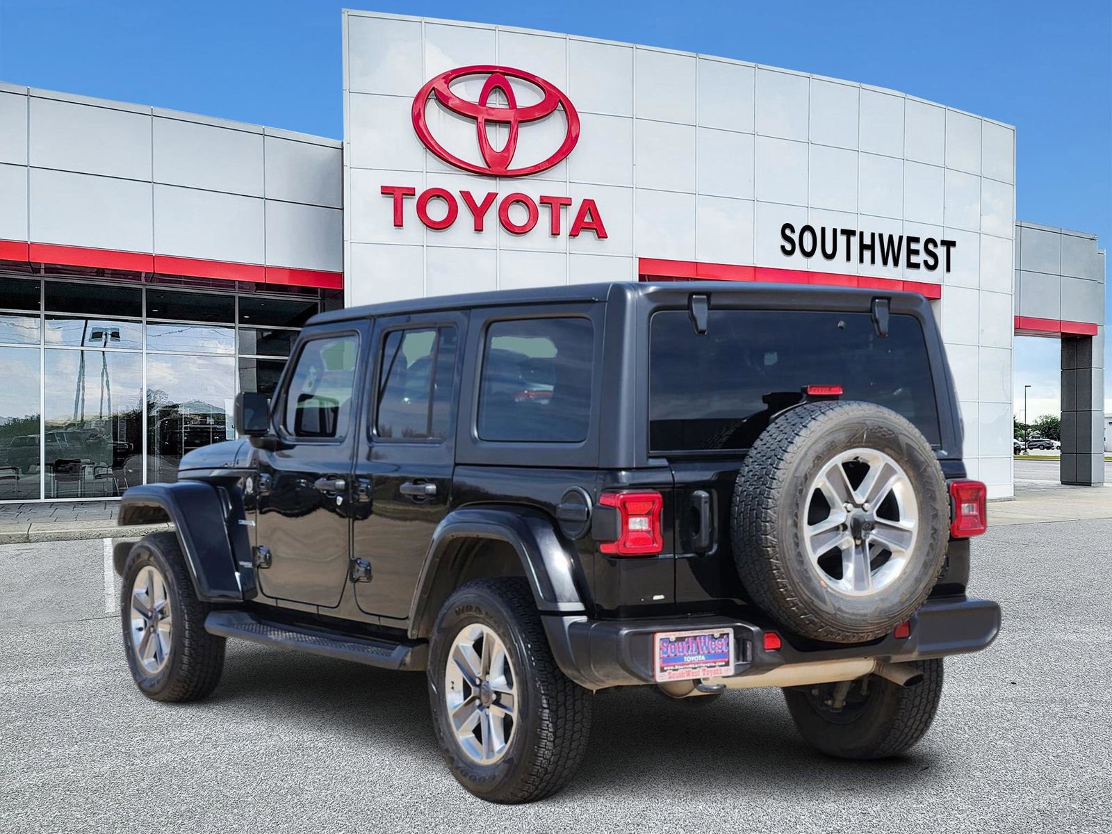 Used 2021 Jeep Wrangler Unlimited Sahara image 4
